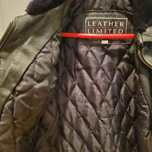 Genuine leather and faux fur coat. - Picture 4 of 4